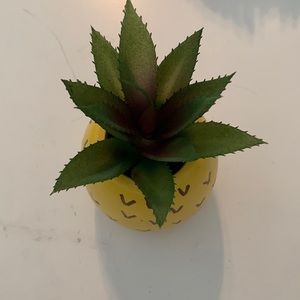 NEW Faux plant pineapple decor